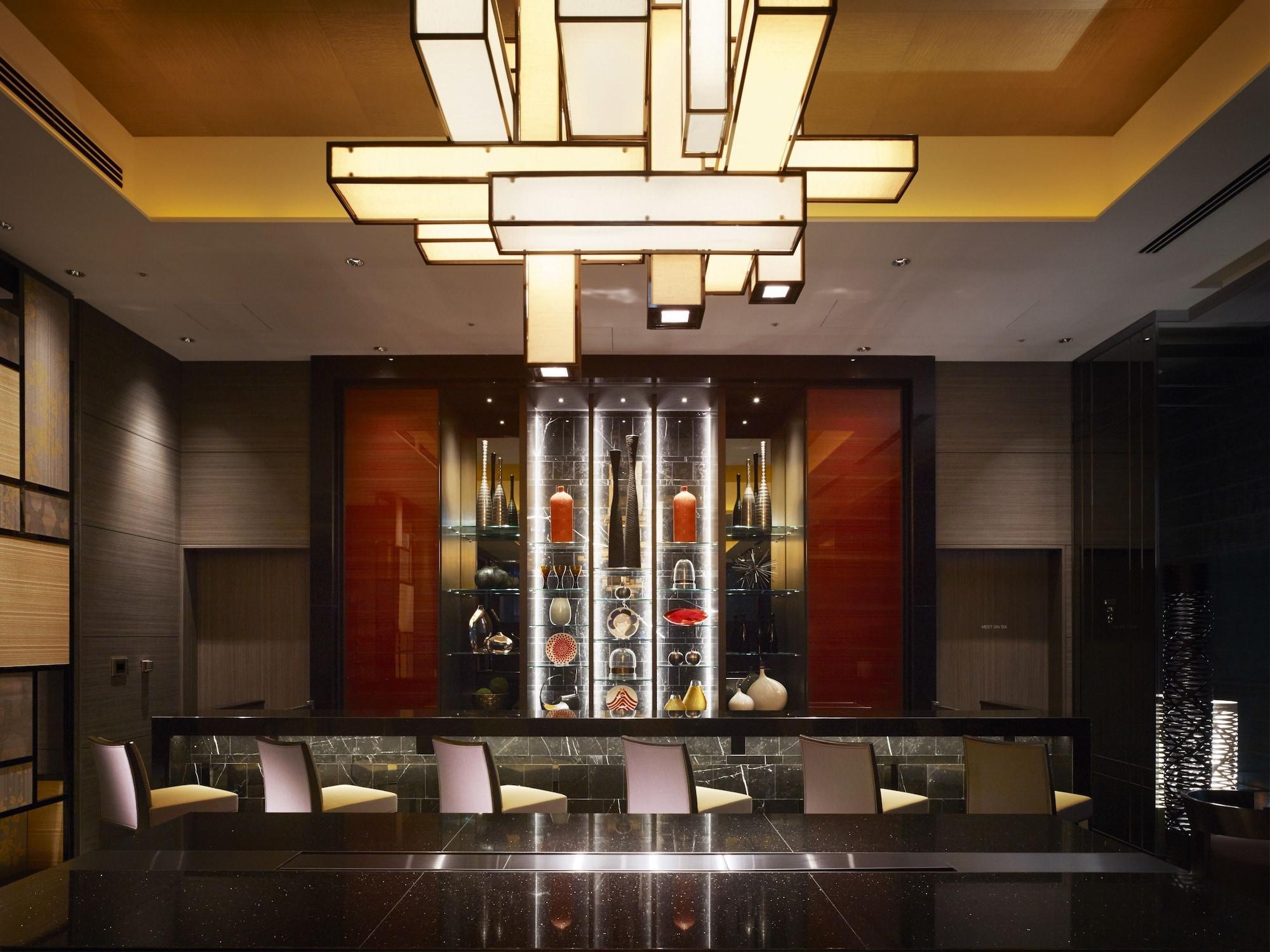فندق أووكوود بريمير طوكيو المظهر الخارجي الصورة The bar at the lobby