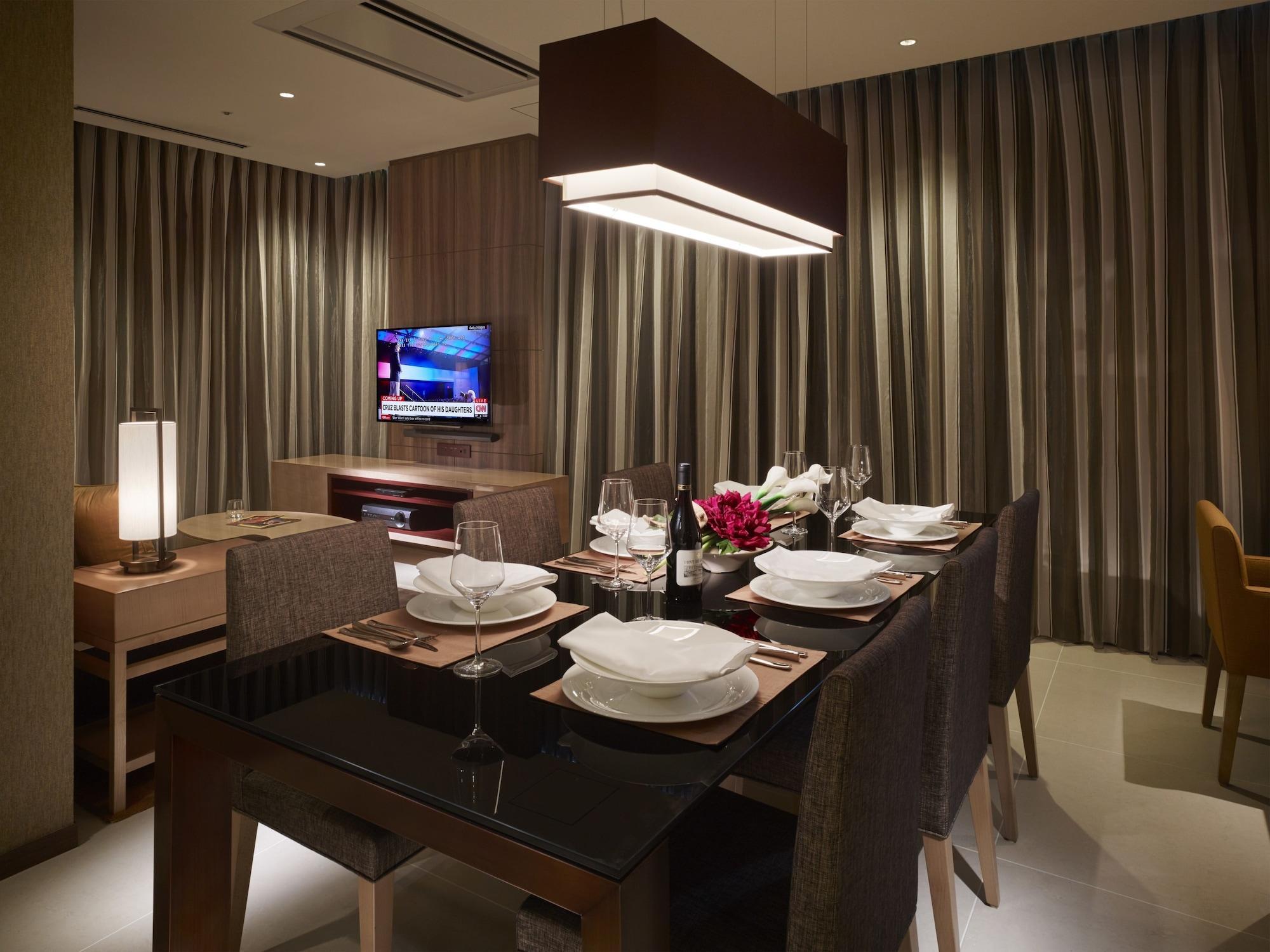 فندق أووكوود بريمير طوكيو المظهر الخارجي الصورة A dining room in a hotel suite