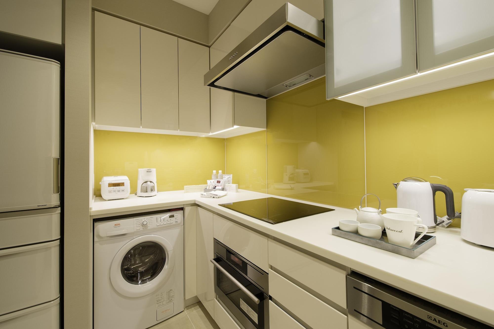 فندق أووكوود بريمير طوكيو المظهر الخارجي الصورة A typical kitchen in a serviced apartment