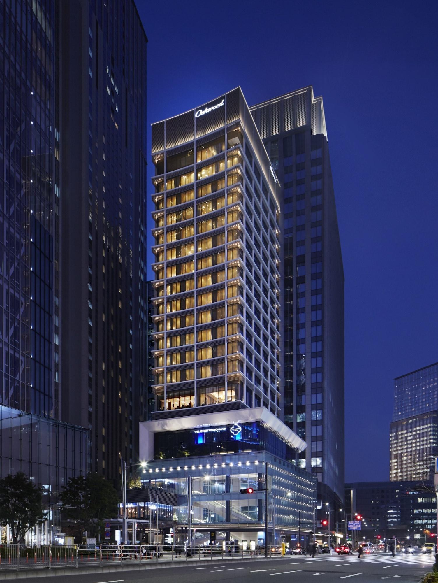 فندق أووكوود بريمير طوكيو المظهر الخارجي الصورة The hotel at night