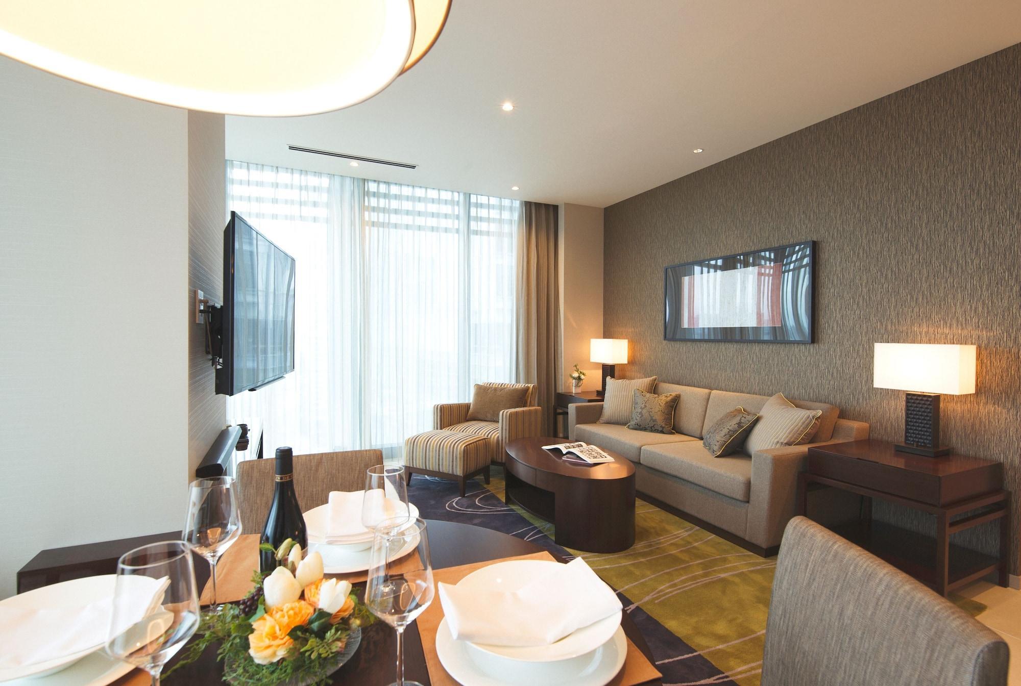 فندق أووكوود بريمير طوكيو المظهر الخارجي الصورة A living room at the hotel