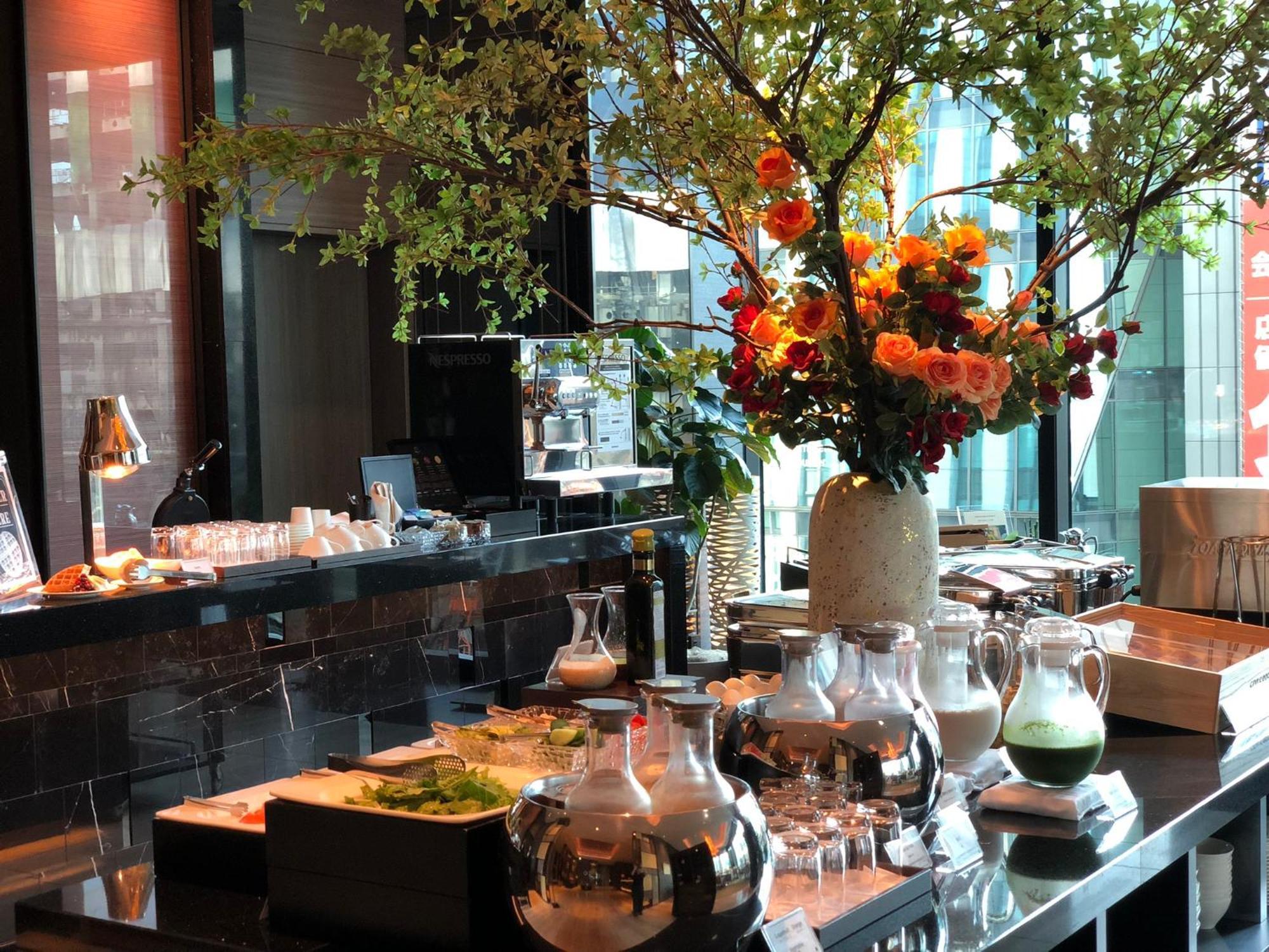 فندق أووكوود بريمير طوكيو المظهر الخارجي الصورة The bar at the restaurant